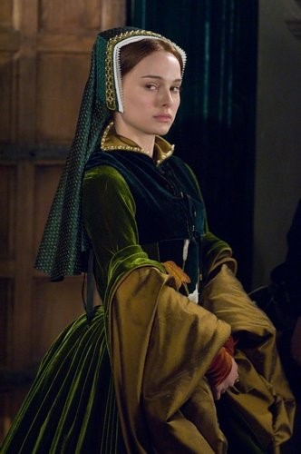 Anne's costume when Henry promises to end his relationship with Mary to be with her.