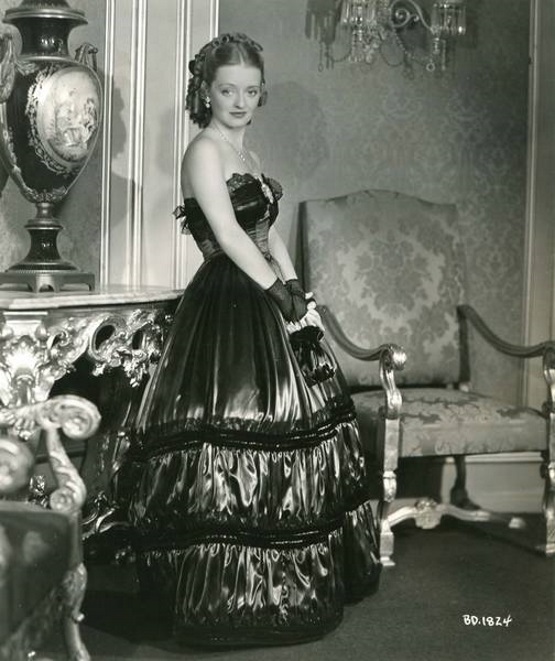 Bette Davis in a publicity photograph for Jezebel