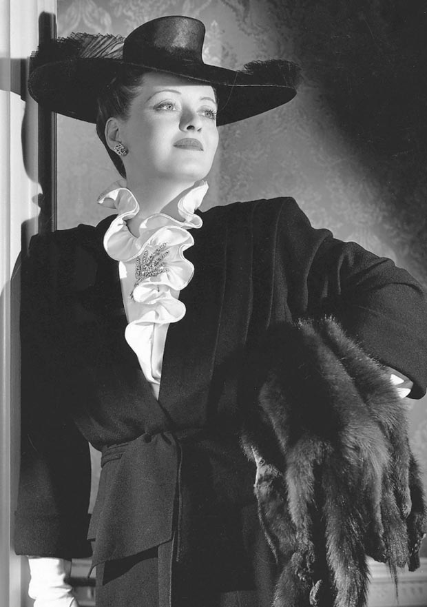 Bette Davis as the ugly-duckling-turned-swan Charlotte Vale in Now, Voyager