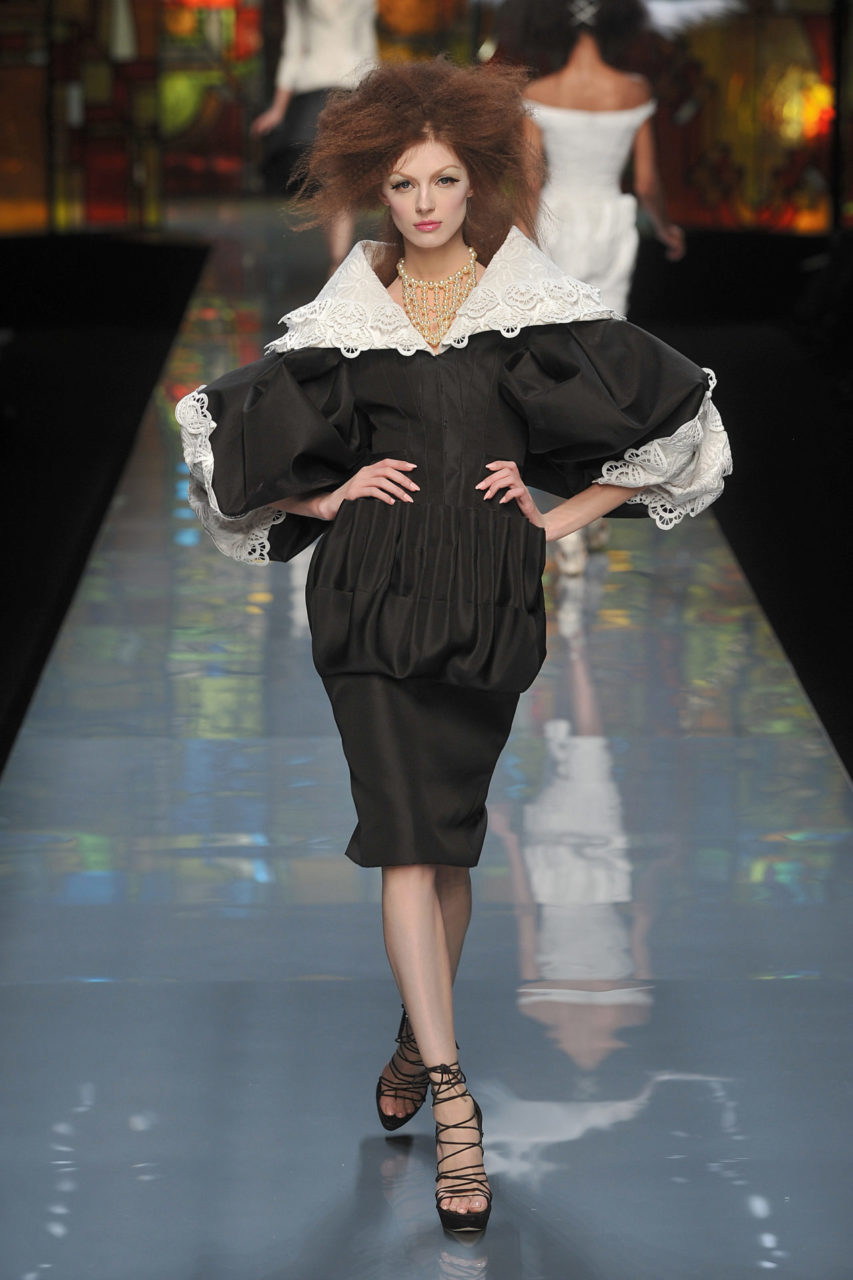 Garment with oversized lace collar, droopy puff sleeve and fitted bodice