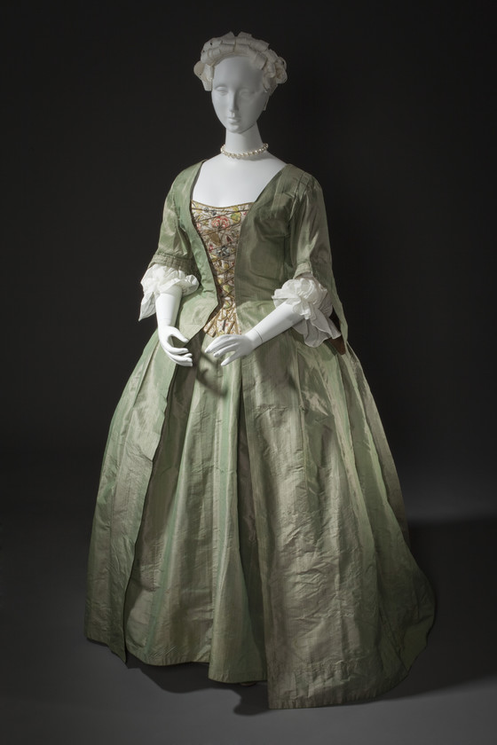 Woman's dress and Petticoat (Robe à la française)