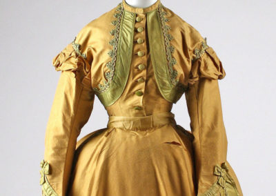1866 – Silk afternoon dress with a trompe l’oeil bolero jacket