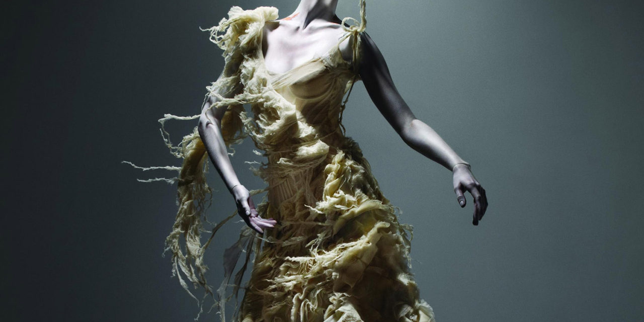 2003 – Alexander McQueen, Oyster Dress