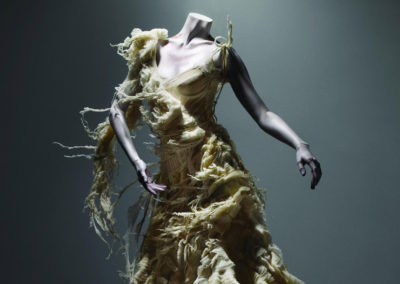 2003 – Alexander McQueen, Oyster Dress