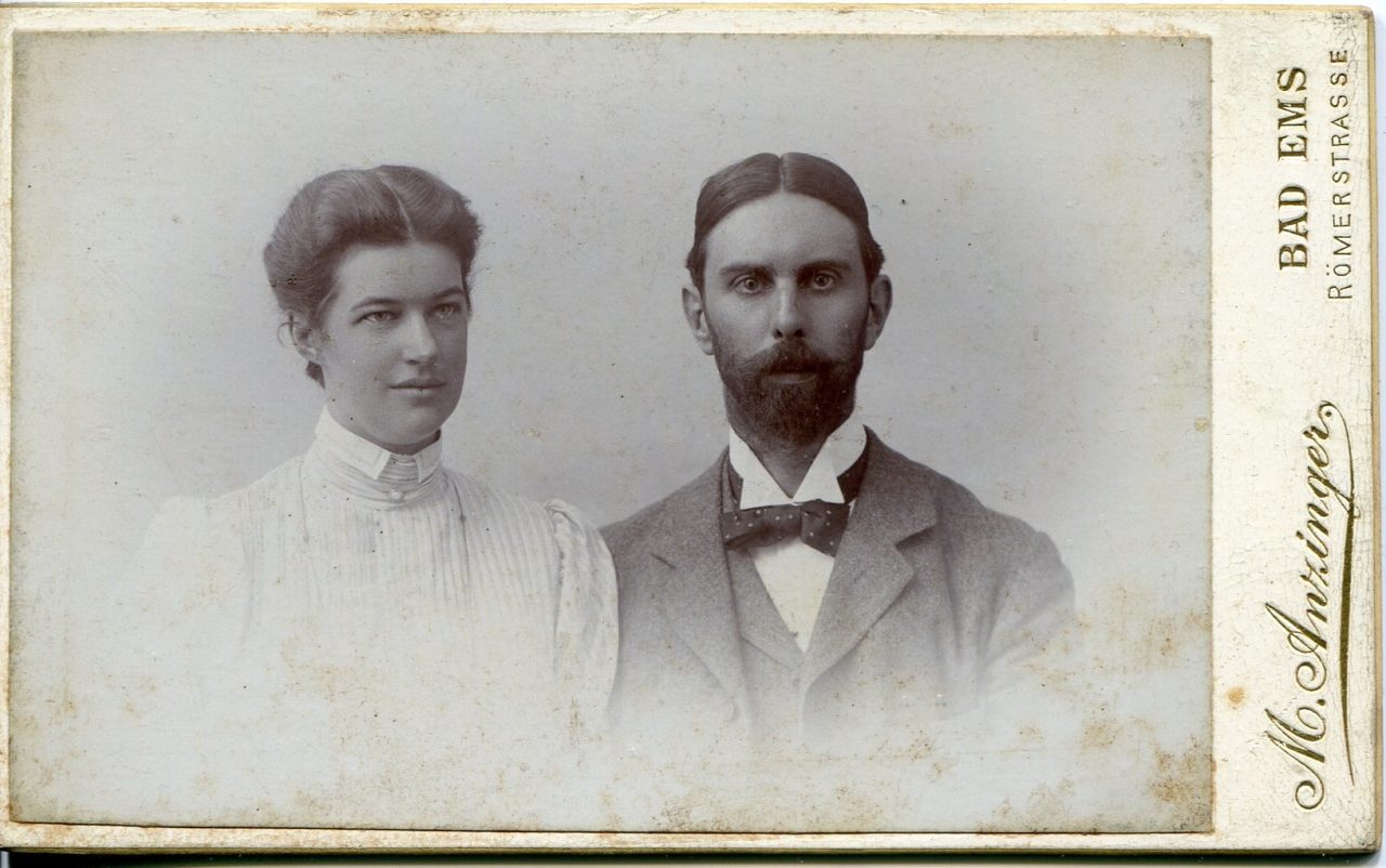 A photograph of Mr. and Mrs. I. N. Phelps Stokes wearing similar attire to clothes captured in their portrait by Sargent. This was probably taken around the time of their nuptials