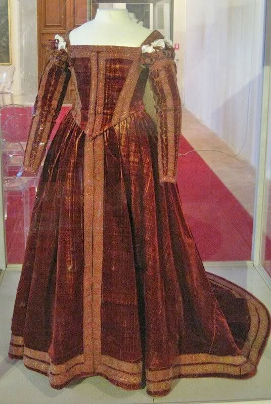 Woman's sottana (petticoat) with sleeves