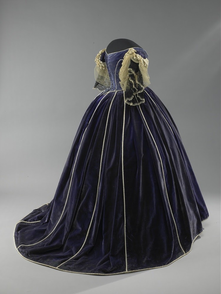 Mary Lincoln's dress - evening bodice rear view