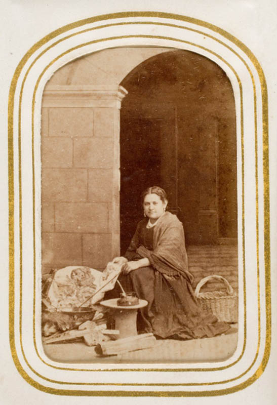 Buñolera [seated woman wearing rebozo selling buñuelos]